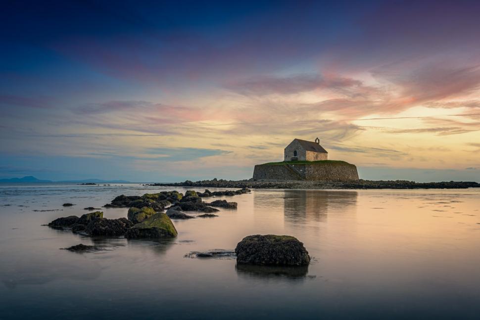 Insula unde nunțile se fac contra cronometru, iar drumul de acces apare și dispare: Cum arată și unde este „mica biserică din mare” 1063095