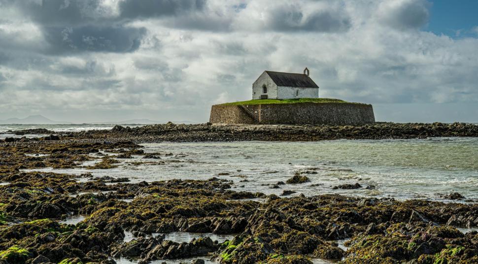 Insula unde nunțile se fac contra cronometru, iar drumul de acces apare și dispare: Cum arată și unde este „mica biserică din mare” 1063096