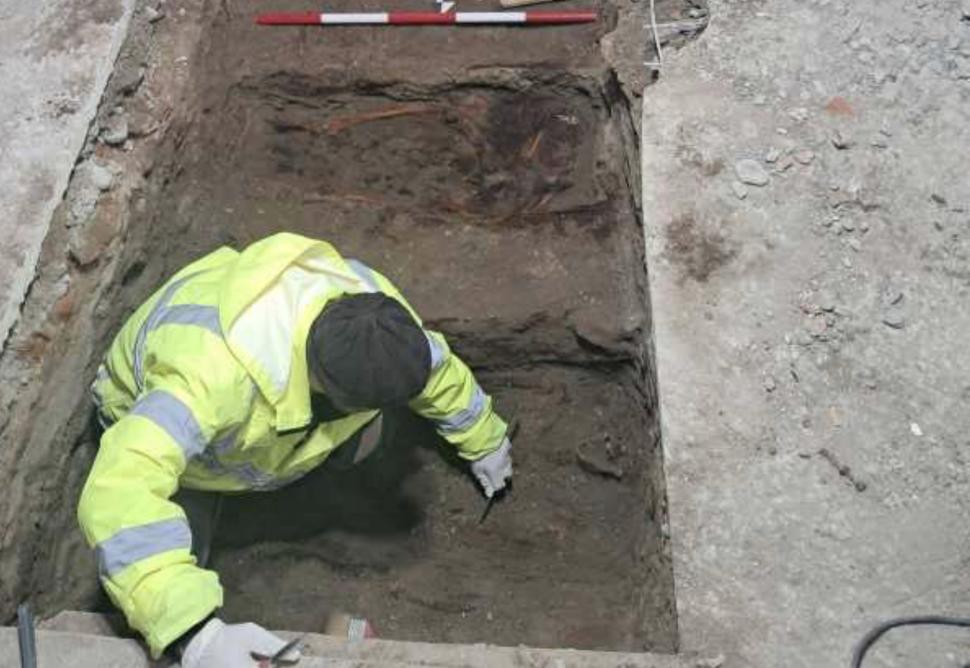 Descoperire arheologică rară în centrul unui oraș din România: Au fost găsite 2 biserici străvechi, după o legendă cu Mircea cel Bătrân 1063354