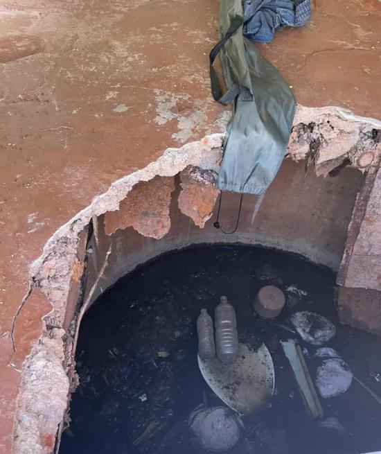 O femeie a rămas blocată până la brâu în canalizare ore întregi, după ce podeaua din toaleta publică s-a prăbușit sub ea, în Australia 1063359