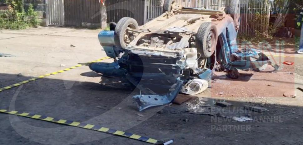 O mașină a căzut de pe o pasarelă din Iaşi, după ce s-a ciocnit cu un TIR: Șoferița a murit pe loc. Primele imagini cu autoturismul 1063328