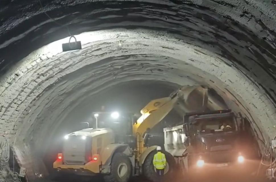 Prima străpungere de tunel în Carpați pe autostrada Sibiu-Pitești, aproape de realizare: Pe Secțiunea Boița–Cornetu vor fi 7 tuneluri 1063487