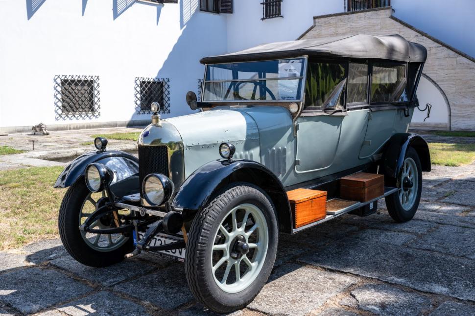 Retroparada Primăverii: Cea mai mare expoziție a Muzeului pe roți al României revine în Parcul Lumea Copiilor, din Bucureşti 1063299