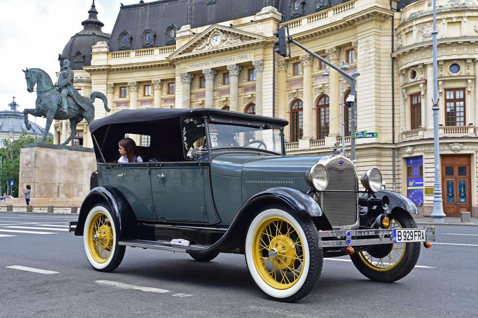 Retroparada Primăverii: Cea mai mare expoziție a Muzeului pe roți al României revine în Parcul Lumea Copiilor, din Bucureşti 1063306