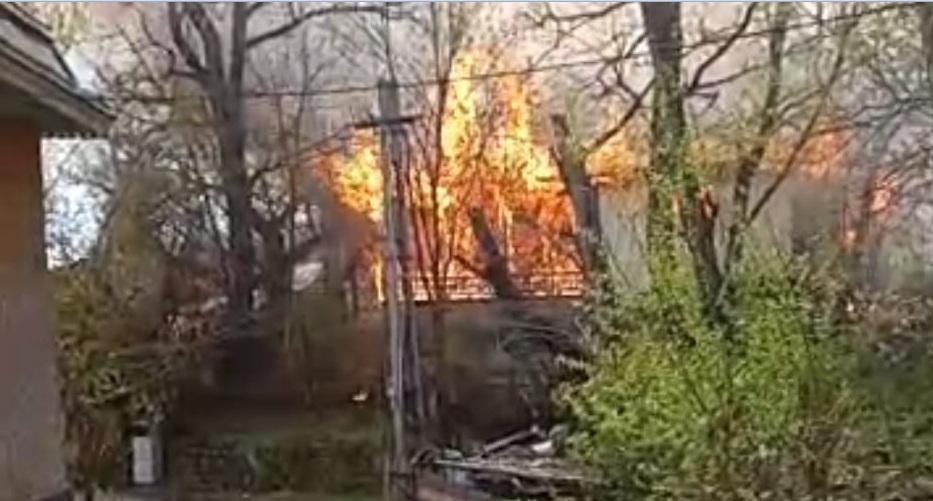 Imagini de la incendiul în care 11 case au ars în Vrancea. S-a emis şi un mesaj Ro-Alert. "Există riscul propagării flăcărilor" 1063698