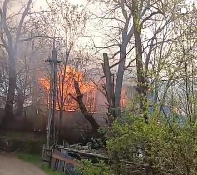Imagini de la incendiul în care 11 case au ars în Vrancea. S-a emis şi un mesaj Ro-Alert. "Există riscul propagării flăcărilor" 1063699