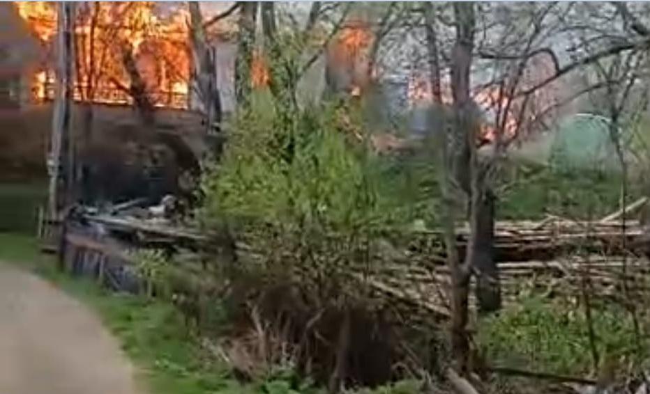 Imagini de la incendiul în care 11 case au ars în Vrancea. S-a emis şi un mesaj Ro-Alert. "Există riscul propagării flăcărilor" 1063700