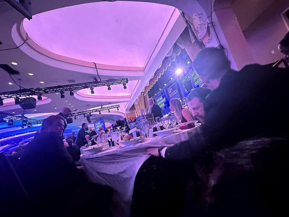 VIDEO. Momentul în care Trump și JD Vance sunt evacuați după atacul armat. După focurile de arme, invitații s-au ascuns sub mese  1063623