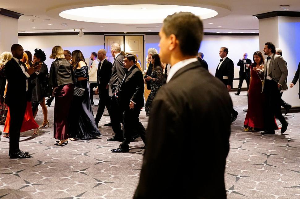 VIDEO. Momentul în care Trump și JD Vance sunt evacuați după atacul armat. După focurile de arme, invitații s-au ascuns sub mese  1063625