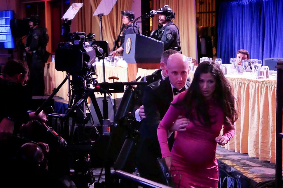 VIDEO. Momentul în care Trump și JD Vance sunt evacuați după atacul armat. După focurile de arme, invitații s-au ascuns sub mese  1063647