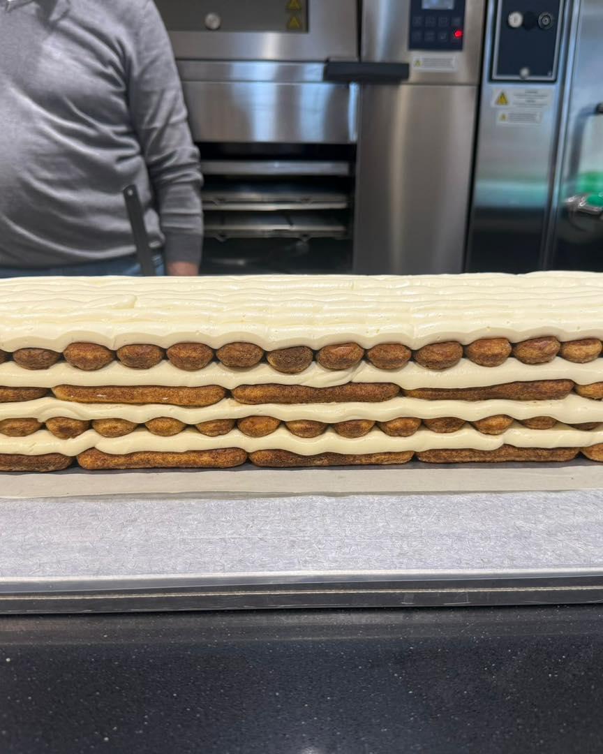 Cel mai lung tiramisu din lume tocmai a intrat în Cartea Recordurilor, la Londra: Cum arată desertul uriaș, de peste 400 de metri 1064020