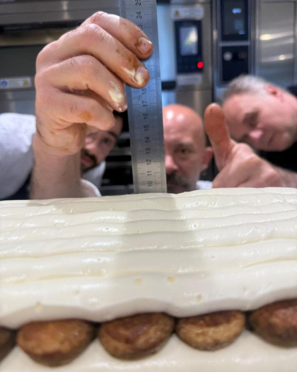 Cel mai lung tiramisu din lume tocmai a intrat în Cartea Recordurilor, la Londra: Cum arată desertul uriaș, de peste 400 de metri 1064022