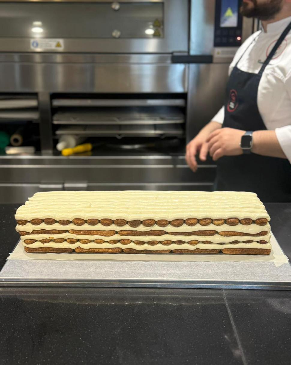 Cel mai lung tiramisu din lume tocmai a intrat în Cartea Recordurilor, la Londra: Cum arată desertul uriaș, de peste 400 de metri 1064025