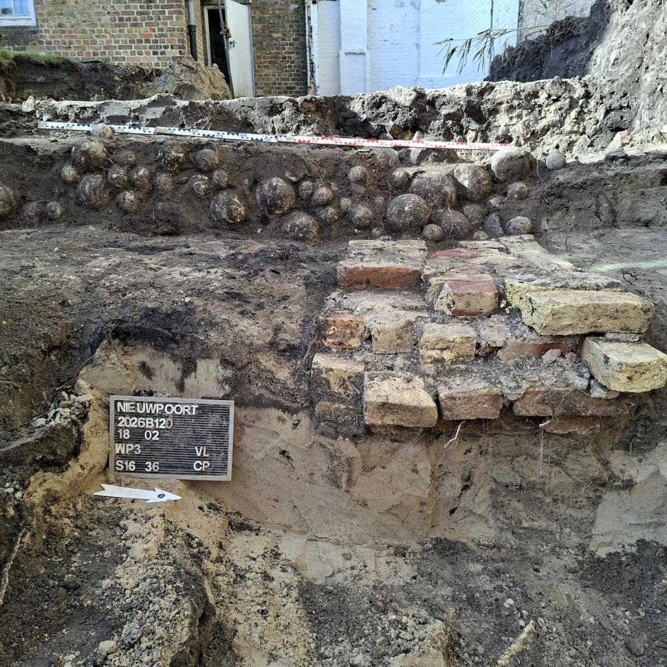 Descoperire arheologică surpriză, pe șantierul primăriei: 500 de ghiulele medievale au fost găsite în centrul unui oraș din Belgia 1063949