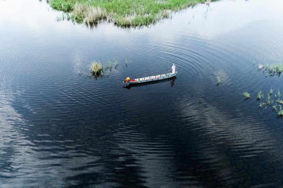 După cinci ani, o zonă complet uscată din Irak s-a umplut din nou cu apă. Cum arată acum legendara mlaștină UNESCO Hawizeh  1063887