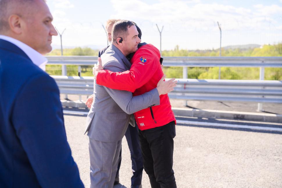 Noi imagini cu podul rutier dintre România și Ucraina, peste râul Tisa, care are o lungime de peste 250 m. Când va fi inaugurat 1063834