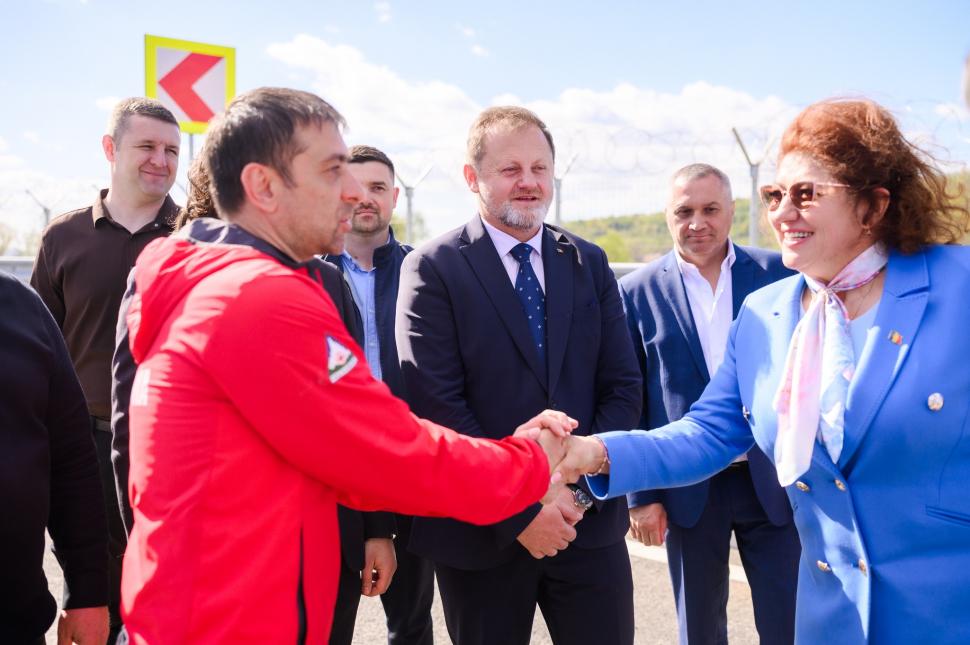 Noi imagini cu podul rutier dintre România și Ucraina, peste râul Tisa, care are o lungime de peste 250 m. Când va fi inaugurat 1063835