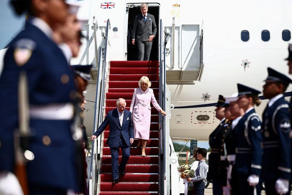 Regele Charles își începe vizita de stat în SUA. Monarhii britanici au fost întâmpinați de Melania și Donald Trump la Casa Albă 1064129