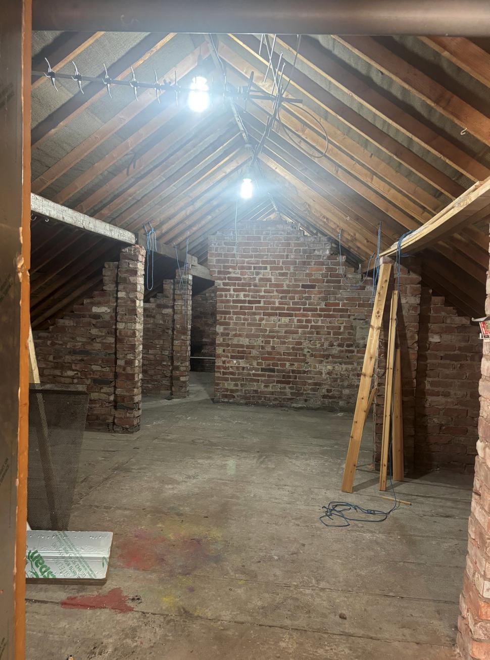 Surpriză uriașă pentru o femeie care a crezut că și-a cumpărat un apartament cu debara. Când i-a deschis ușa a avut un șoc  1063957