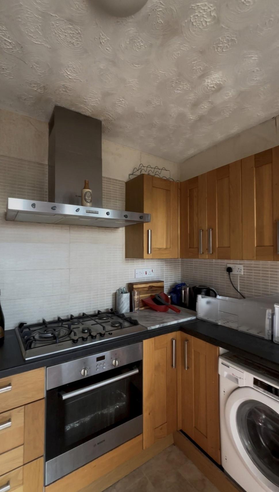 Surpriză uriașă pentru o femeie care a crezut că și-a cumpărat un apartament cu debara. Când i-a deschis ușa a avut un șoc  1063960