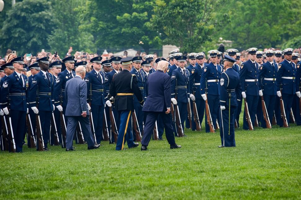 Donald Trump l-a primit pe Regele Charles la Casa Albă. „Mama mea avea o pasiune pentru Charles. Vă vine să credeți?” 1064424