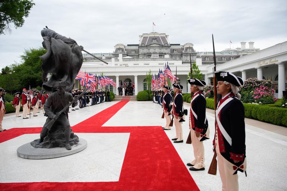 Donald Trump l-a primit pe Regele Charles la Casa Albă. „Mama mea avea o pasiune pentru Charles. Vă vine să credeți?” 1064426