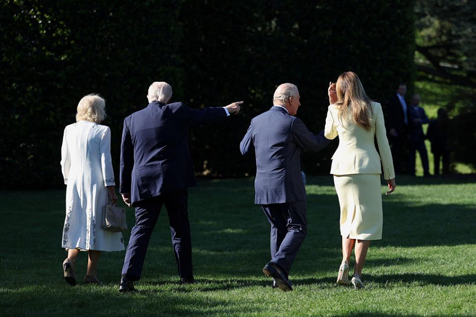 Regele Charles și Regina Camilla au fost așteptați de Donald Trump cu un stup de albine de forma Casei Albe 1064169