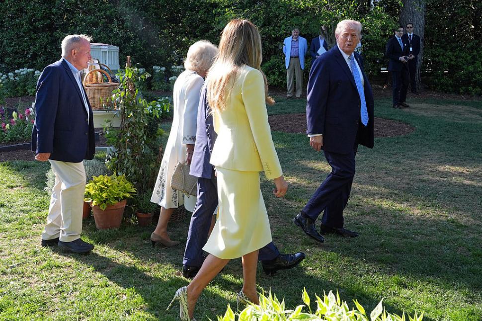 Regele Charles și Regina Camilla au fost așteptați de Donald Trump cu un stup de albine de forma Casei Albe 1064187