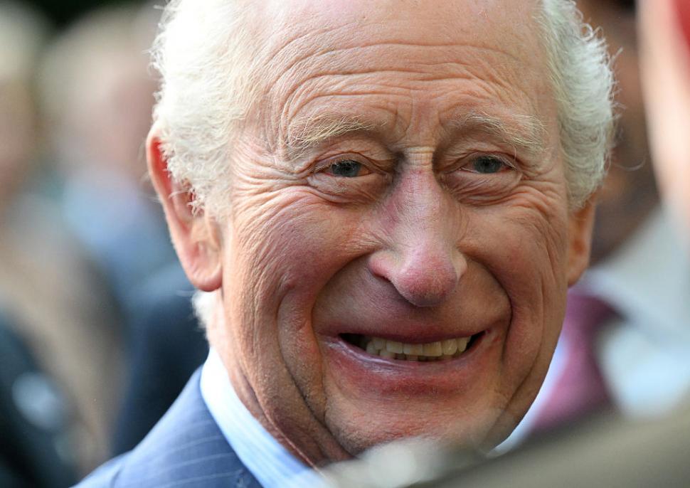 Regele Charles și Regina Camilla au fost așteptați de Donald Trump cu un stup de albine de forma Casei Albe 1064196