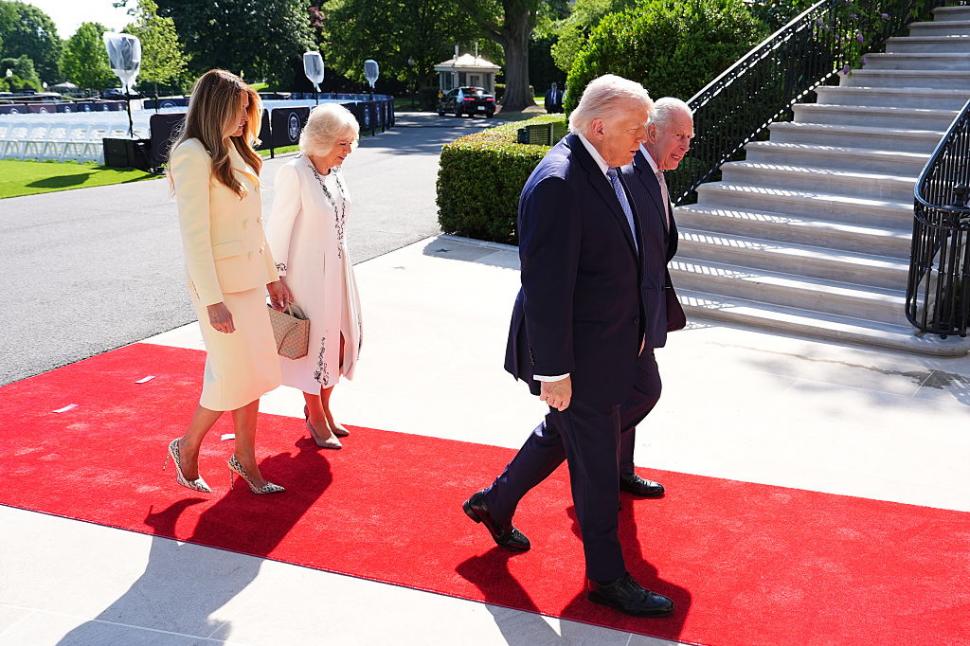Regele Charles și Regina Camilla au fost așteptați de Donald Trump cu un stup de albine de forma Casei Albe 1064199