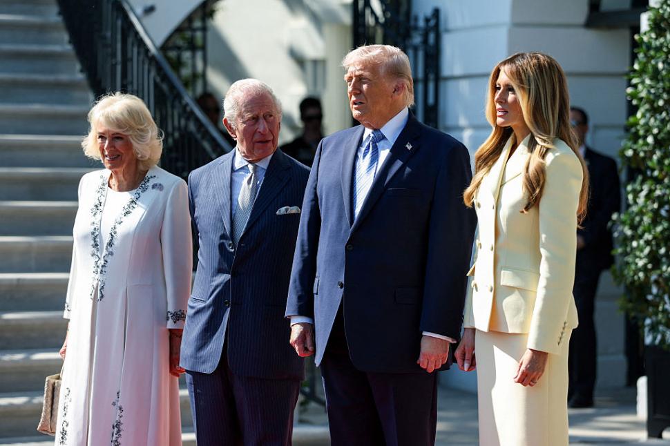 Regele Charles și Regina Camilla au fost așteptați de Donald Trump cu un stup de albine de forma Casei Albe 1064205