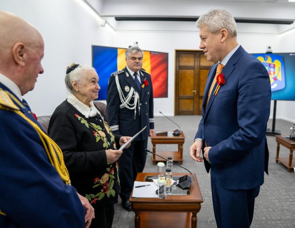 Cătălin Predoiu a oferit diplome de recunoaștere a meritelor, de Ziua Veteranilor de Război. "Sunt o lecție vie despre iubire de țară" 1064710