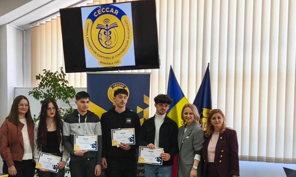Mai mulţi elevi din Constanța au fost premiaţi pentru performanțe la concursul de educație financiară 1064569