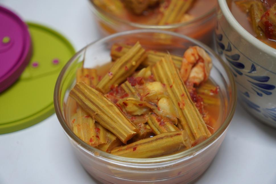 „Copacul minune” curăță apa de la robinet de 98% din microplastice: Are și proprietăți vindecătoare. Cum arată și unde crește moringa 1064831