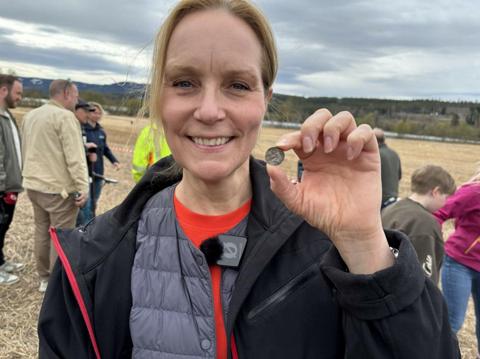 Descoperire arheologică unică de tezaur: S-au găsit 3.000 de monede de argint pe un câmp. E cea mai mare comoară vikingă din Norvegia 1065005