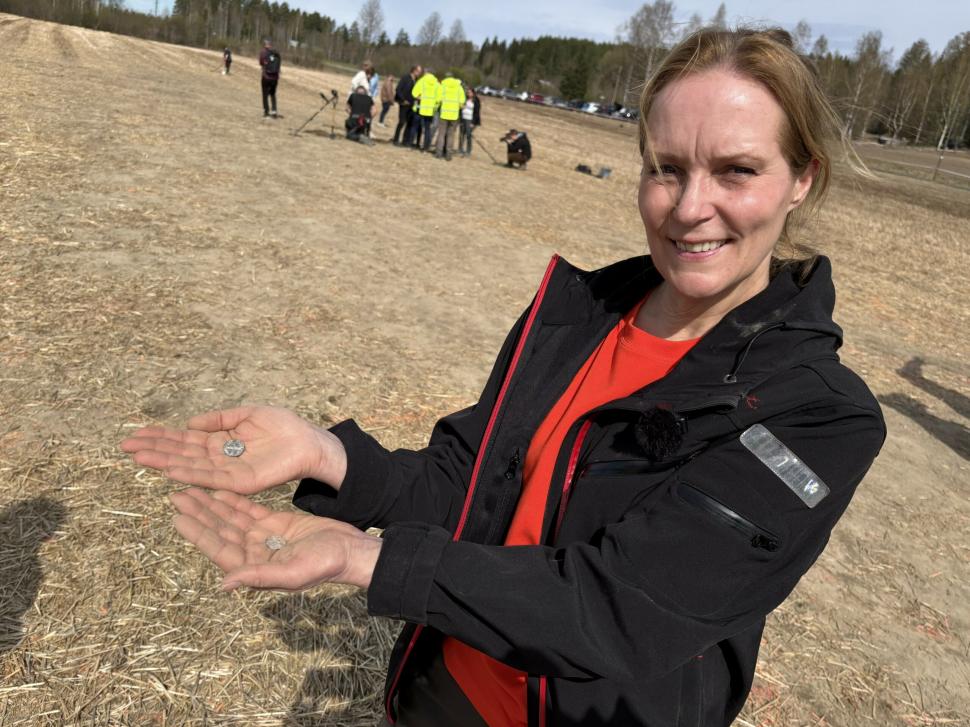 Descoperire arheologică unică de tezaur: S-au găsit 3.000 de monede de argint pe un câmp. E cea mai mare comoară vikingă din Norvegia 1065006