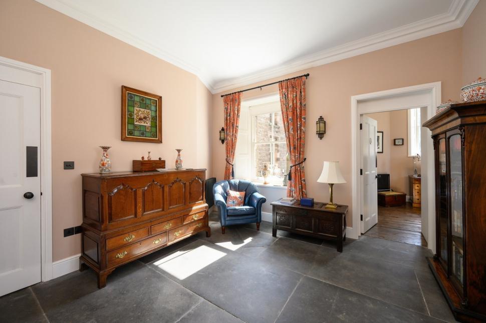 O fostă închisoare a fost transformată într-o locuință de lux și a fost scoasă la vânzare cu un preț surprinzător 1064869