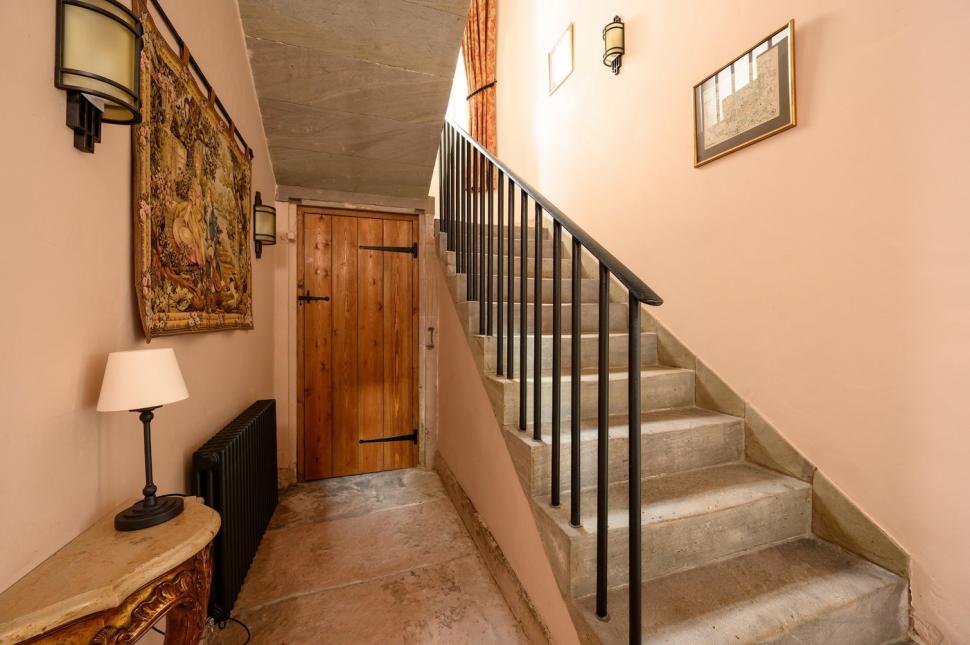 O fostă închisoare a fost transformată într-o locuință de lux și a fost scoasă la vânzare cu un preț surprinzător 1064872