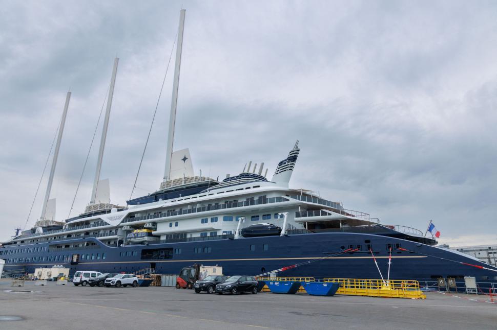 Cel mai mare yacht cu vele din lume pleacă în prima călătorie. Cum arată vasul luxos de croazieră Orient Express Corinthian 1065146