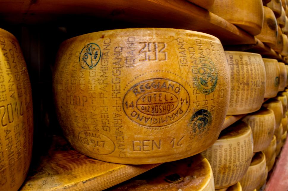 Banca secretă din Italia unde brânza devine aur financiar: În seif sunt 500.000 de roți de Parmigiano Reggiano. Cum arată „catedrala” 1065332
