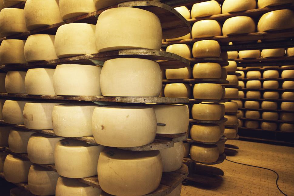 Banca secretă din Italia unde brânza devine aur financiar: În seif sunt 500.000 de roți de Parmigiano Reggiano. Cum arată „catedrala” 1065333