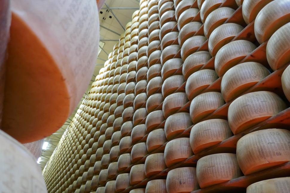 Banca secretă din Italia unde brânza devine aur financiar: În seif sunt 500.000 de roți de Parmigiano Reggiano. Cum arată „catedrala” 1065334