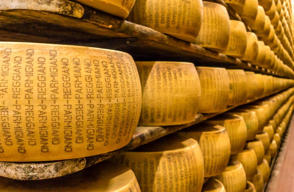 Banca secretă din Italia unde brânza devine aur financiar: În seif sunt 500.000 de roți de Parmigiano Reggiano. Cum arată „catedrala” 1065335
