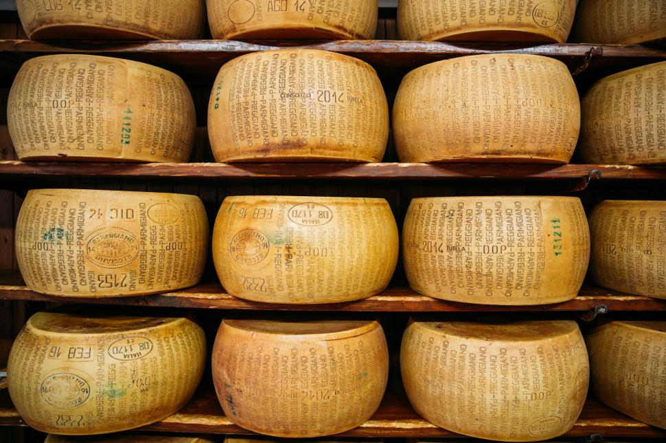 Banca secretă din Italia unde brânza devine aur financiar: În seif sunt 500.000 de roți de Parmigiano Reggiano. Cum arată „catedrala” 1065338