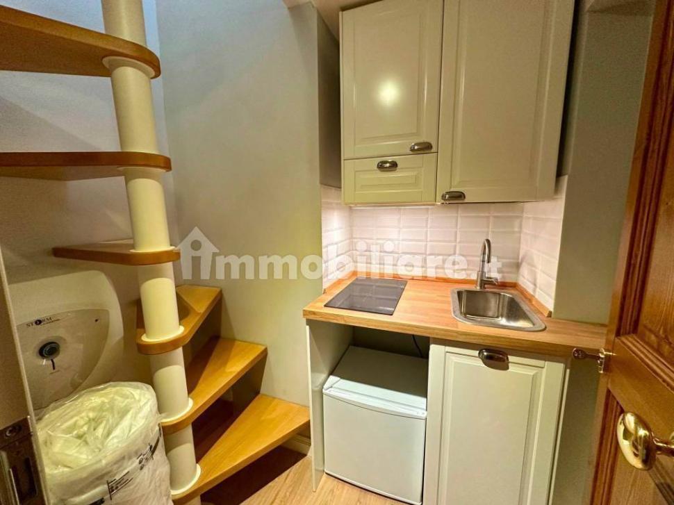 Cum arată garsoniera de 10 metri pătrați care se vinde cu 115.000 de euro în Florența. Baia are doar un metru pătrat  1065421