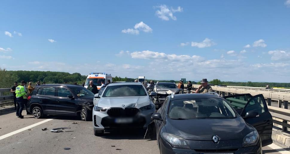 Carambol cu șase mașini pe Autostrada A3, în Prahova: Sensul spre București, blocat. Traficul a fost deviat pe DN1 1065629