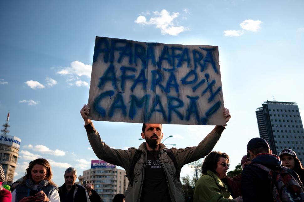 Miting pro-Bolojan în Piața Victoriei, cu două zile înainte de moțiunea de cenzură 1065700