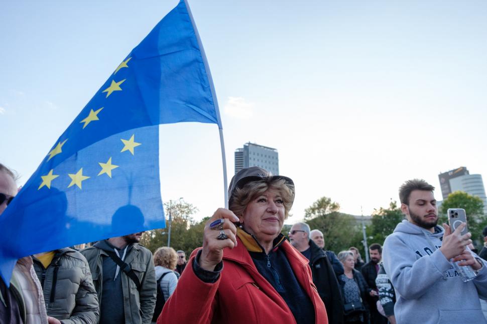 Miting pro-Bolojan în Piața Victoriei, cu două zile înainte de moțiunea de cenzură 1065702