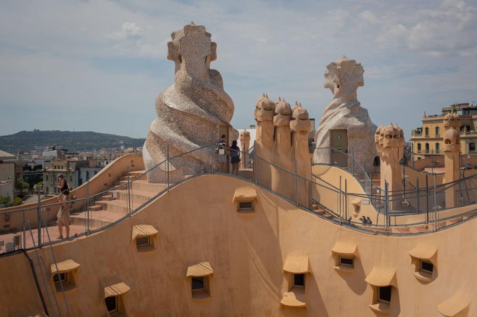 „Este un sit de patrimoniu mondial, dar e casa mea”: Ultima chiriașă rămasă în Casa Milà descrie viața în capodopera lui Gaudí 1065865