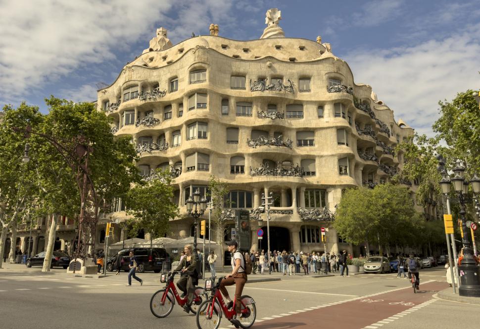 „Este un sit de patrimoniu mondial, dar e casa mea”: Ultima chiriașă rămasă în Casa Milà descrie viața în capodopera lui Gaudí 1065868